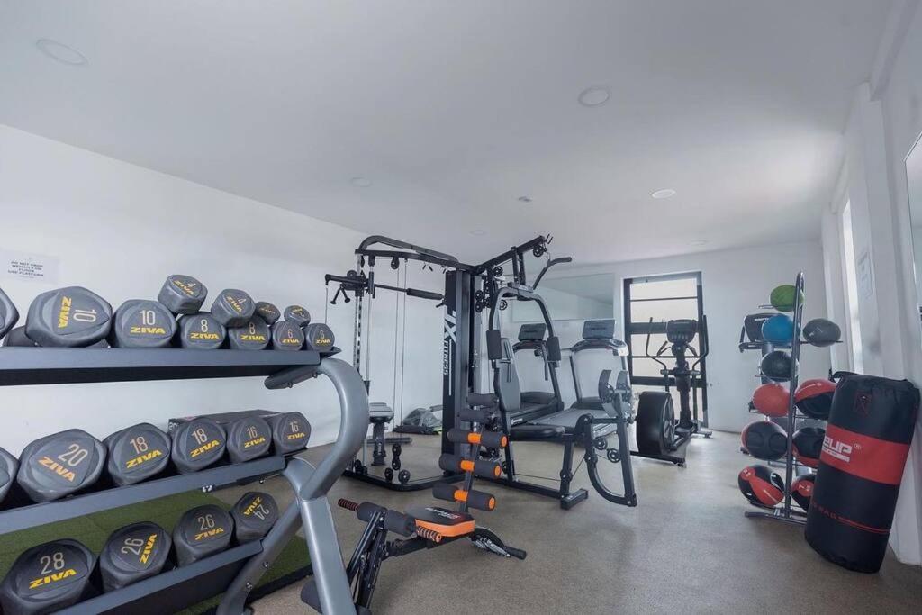 Luxury Labone Edge 2-Bedroom Apartment In Accra - Fivehills Homes Екстер'єр фото