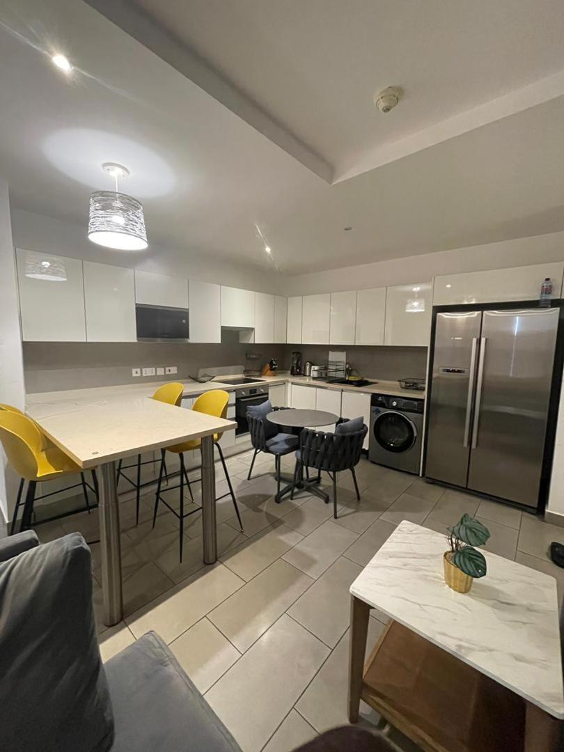 Luxury Labone Edge 2-Bedroom Apartment In Accra - Fivehills Homes Екстер'єр фото